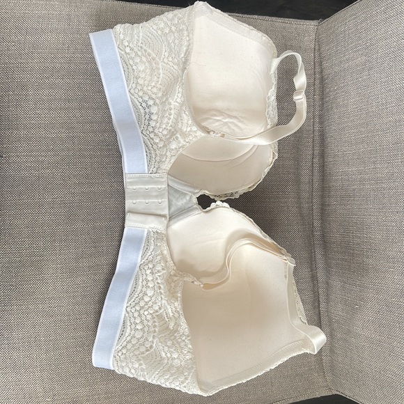 Victoria’s Secret T-shirt push up bra - Picture 2 of 3